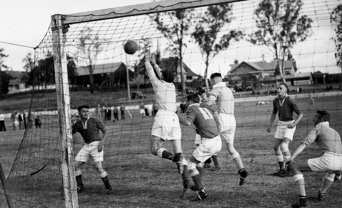 La prima partita di calcio